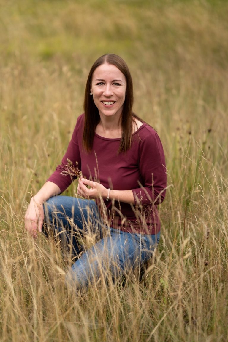 Chrüter Liäbi Andrea Stadelmann in der Wiese 